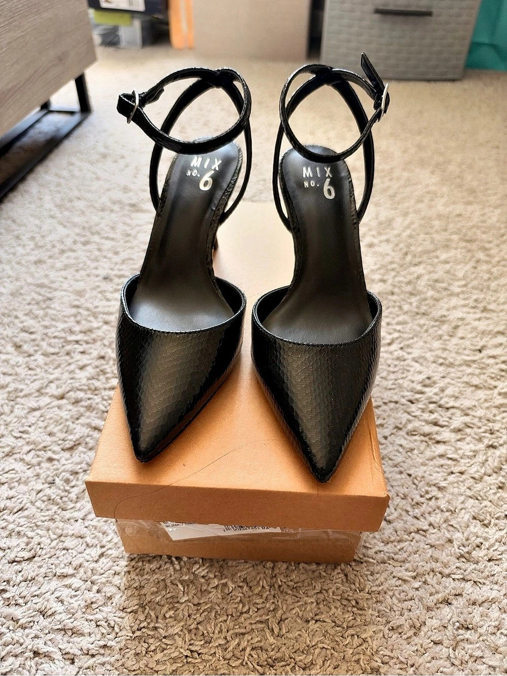 MIX No. 6 No. 6 Pointed-Toe Ankle Strap Heels in Black US 6 Like New
